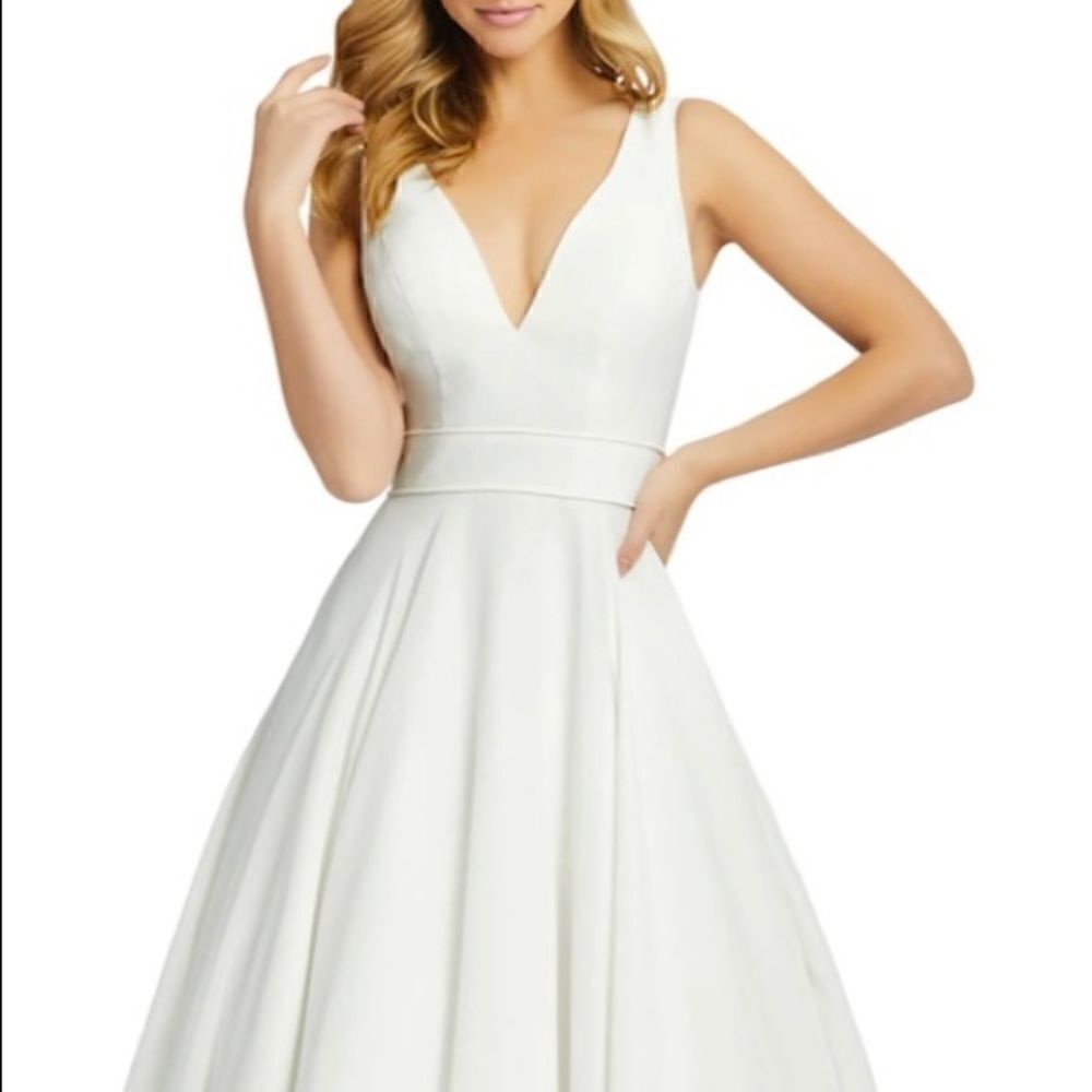 NWT IEENA for Mac Duggal plunging sleeveless chiffon gown.